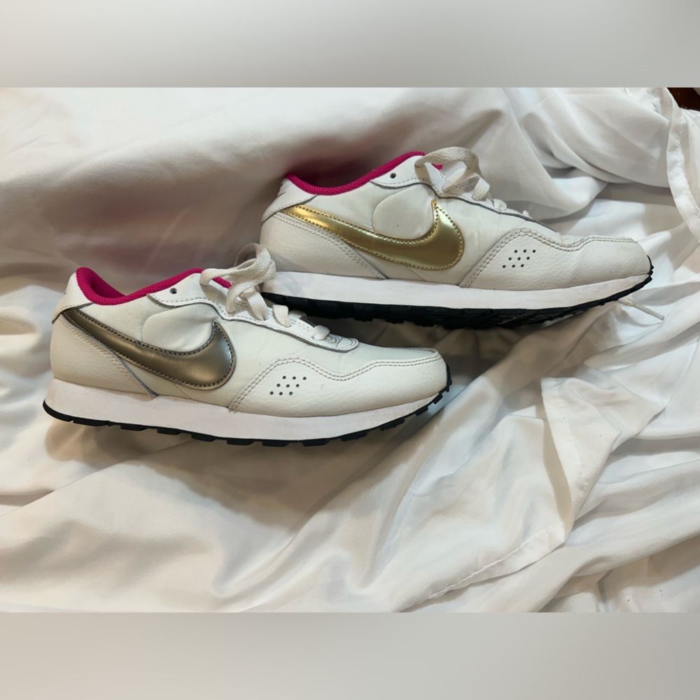 Nike MD Valiant